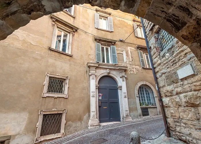 Classic Chic - Citta Alta Apartment